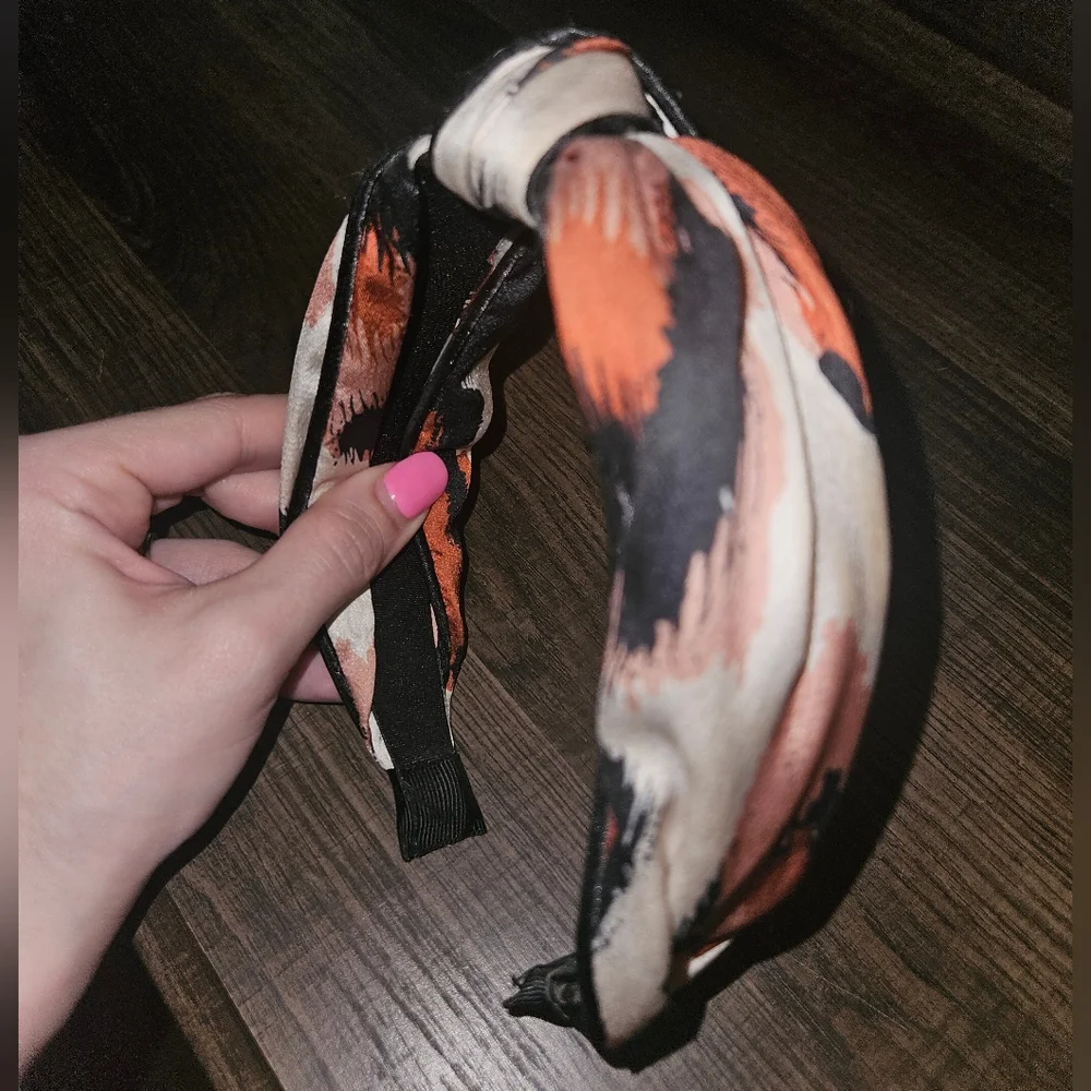 Cream Knot Headband with Rust colored spots & navy blue outline